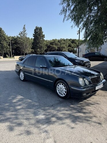 Mercedes E 230-4