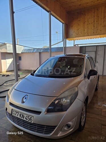 Renault Grand Scenic-1