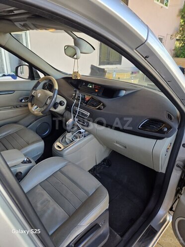 Renault Grand Scenic-5