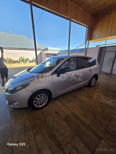 Renault Grand Scenic-4