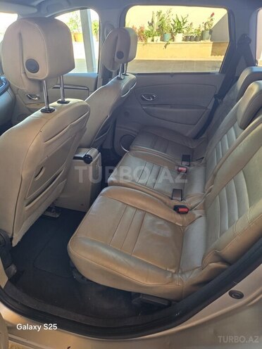 Renault Grand Scenic-6