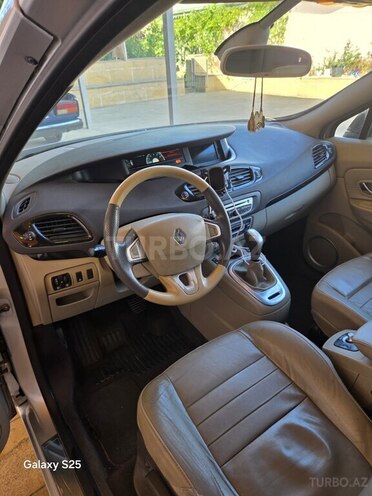 Renault Grand Scenic-10
