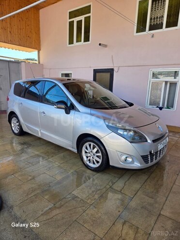 Renault Grand Scenic-8