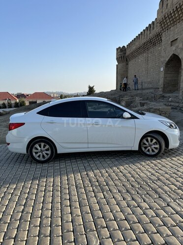 Hyundai Accent-2