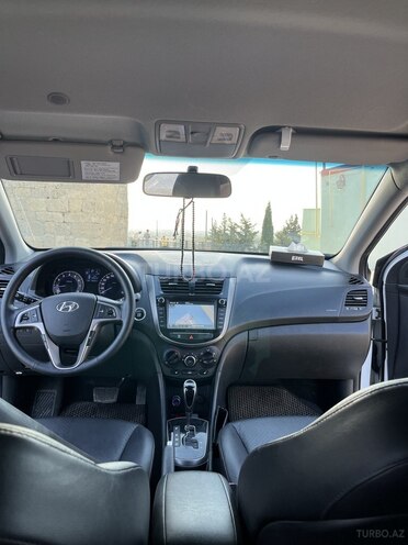 Hyundai Accent-4