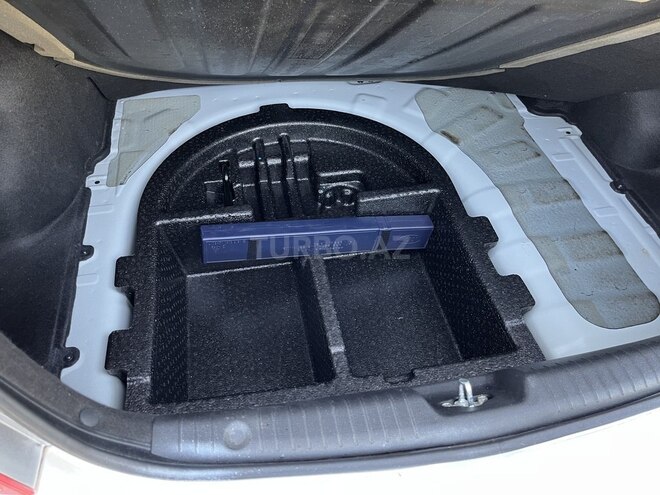 Hyundai Accent-10