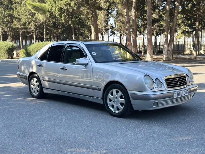 Mercedes E 230-11