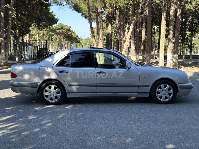 Mercedes E 230-12