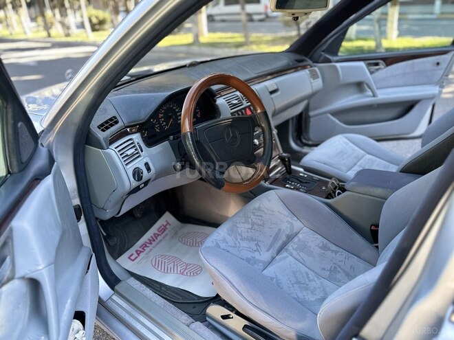 Mercedes E 230-19