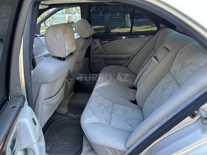 Mercedes E 230-17