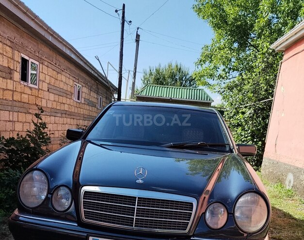 Mercedes E 230-1
