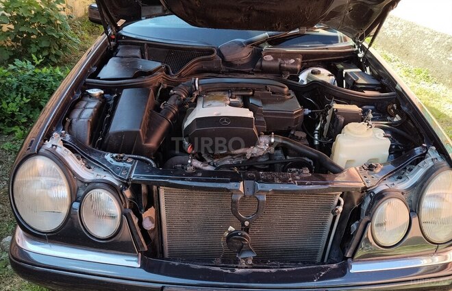 Mercedes E 230-2