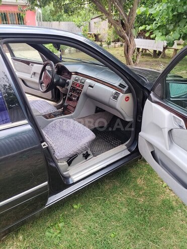 Mercedes E 230-6