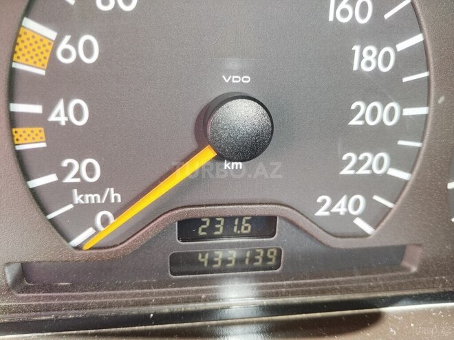Mercedes E 230-4