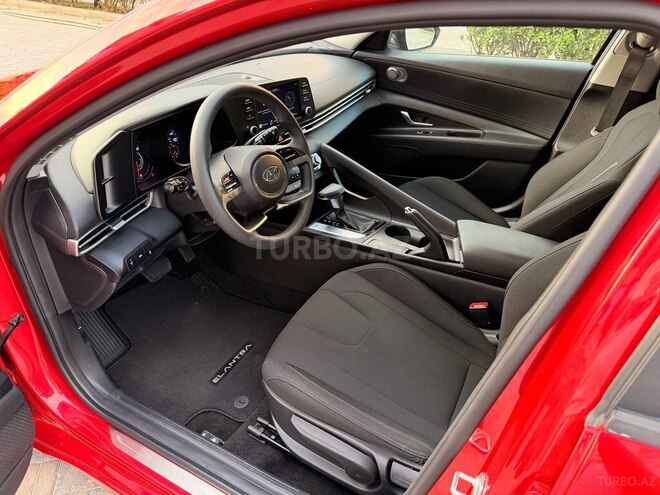 Hyundai Elantra-12