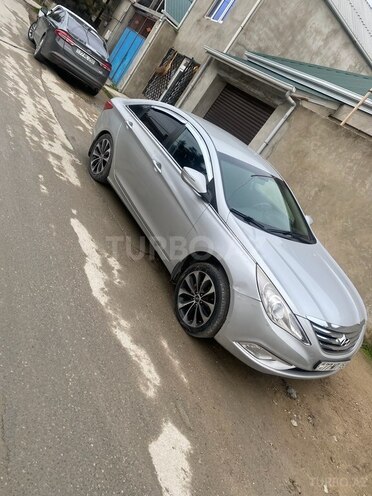 Hyundai Sonata-2
