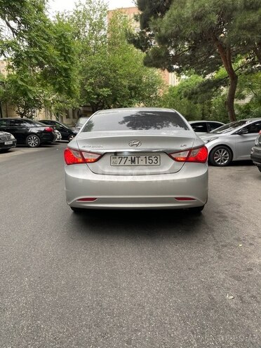 Hyundai Sonata-5