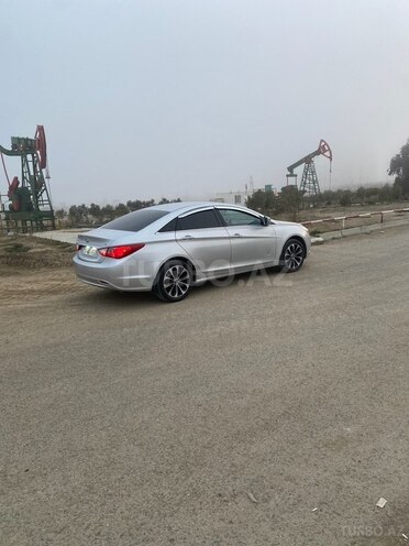 Hyundai Sonata-8