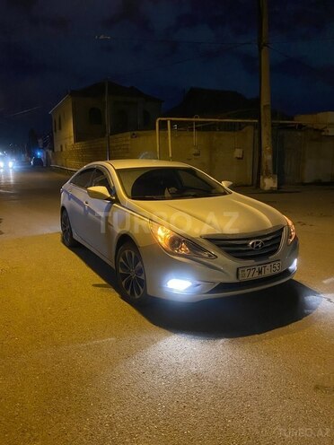 Hyundai Sonata-12