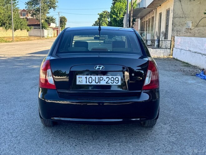 Hyundai Accent-2