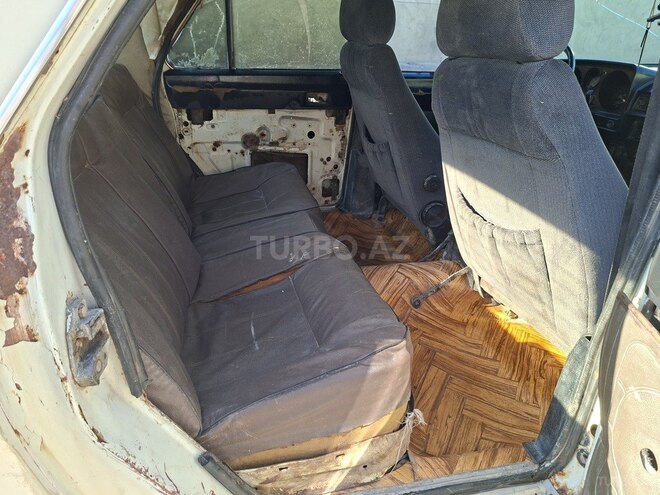 GAZ 24 "Volga"-10