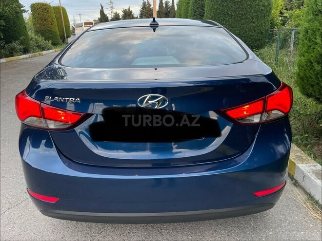 Hyundai Elantra-12