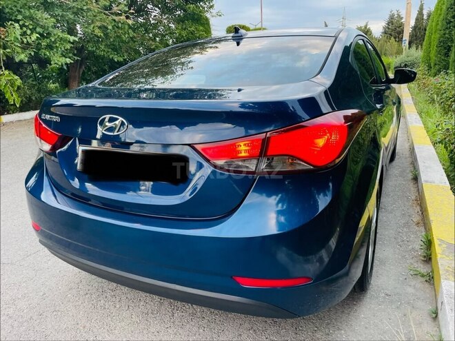 Hyundai Elantra-14