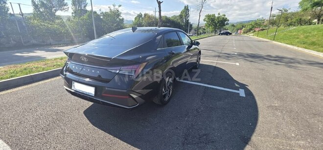 Hyundai Elantra-3