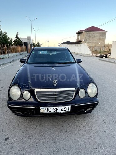Mercedes E 220-1