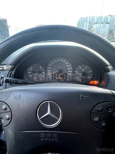 Mercedes E 220-13