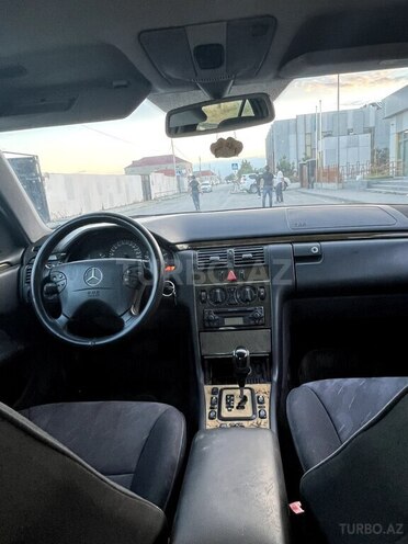 Mercedes E 220-18