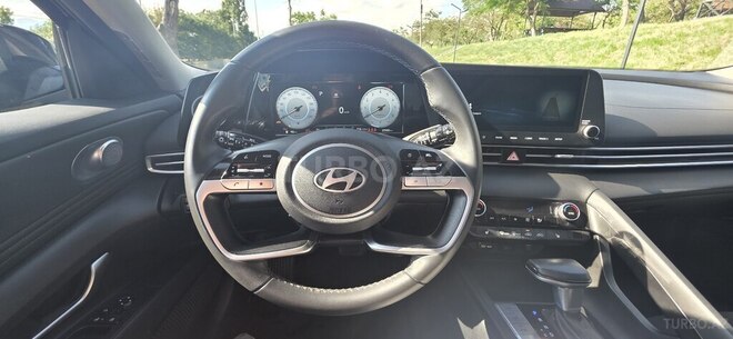 Hyundai Elantra-12