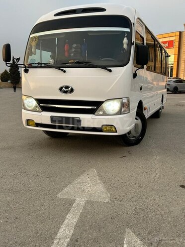 Hyundai County-1