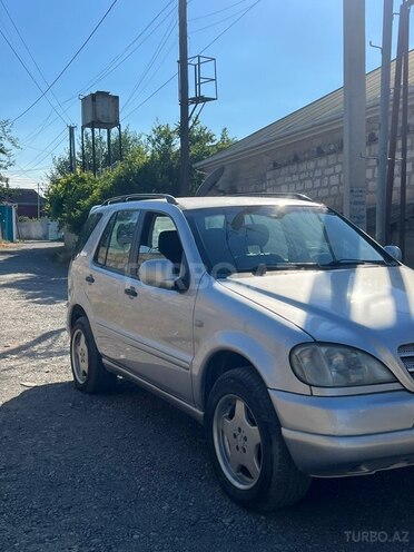 Mercedes ML 270-2