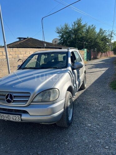 Mercedes ML 270-4