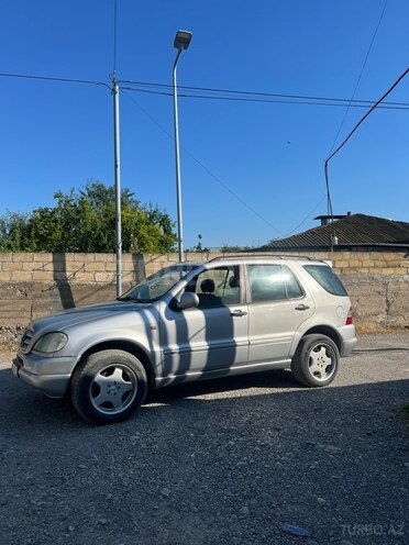Mercedes ML 270-6