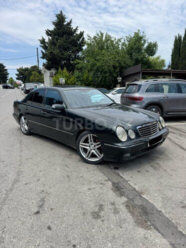 Mercedes E 240-1