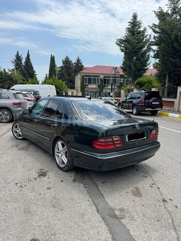 Mercedes E 240-4