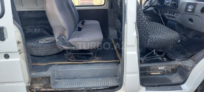 Ford Transit-8