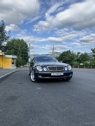 Mercedes E 320-1