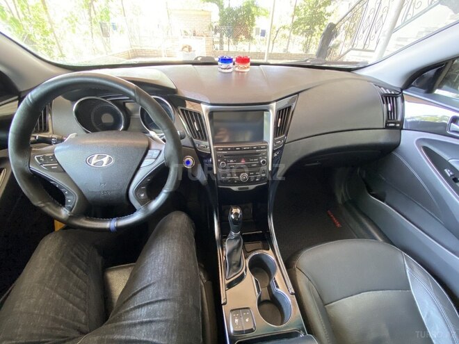 Hyundai Sonata-11