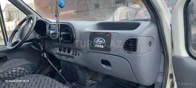 Ford Transit-9