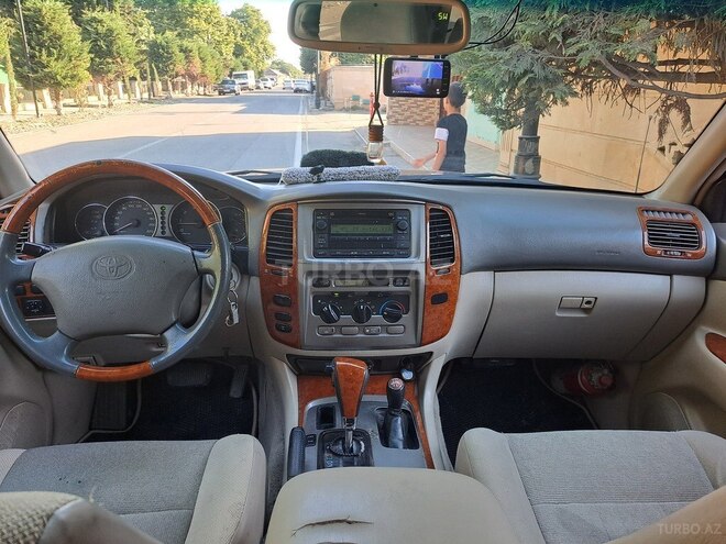 Toyota Land Cruiser-6