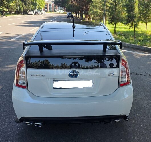 Toyota Prius-5