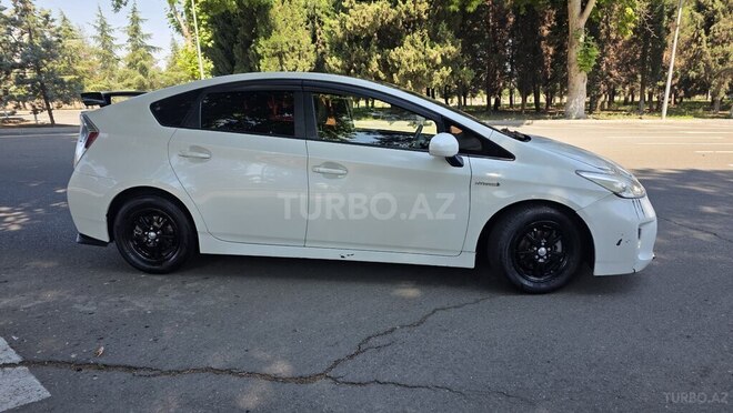 Toyota Prius-7
