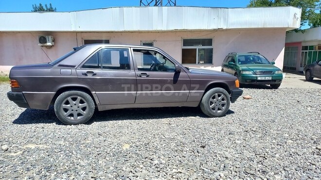 Mercedes 190-5