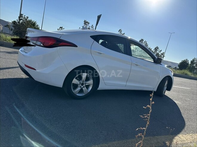 Hyundai Elantra-3