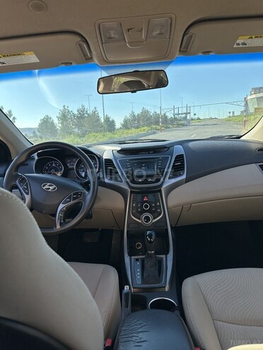 Hyundai Elantra-7