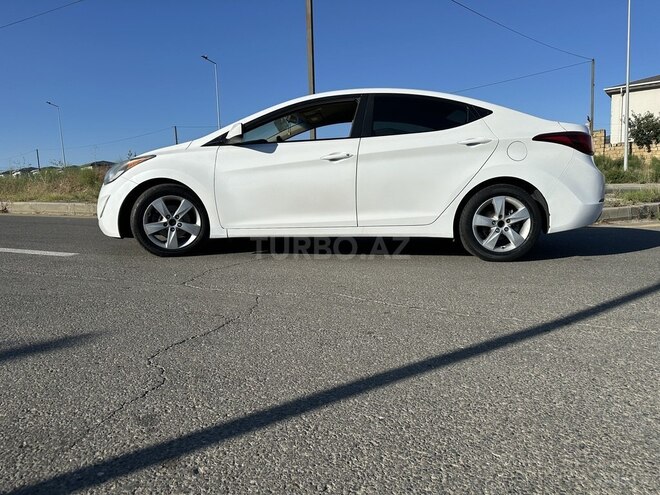 Hyundai Elantra-6
