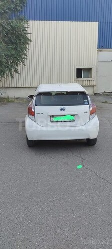 Toyota Aqua-2